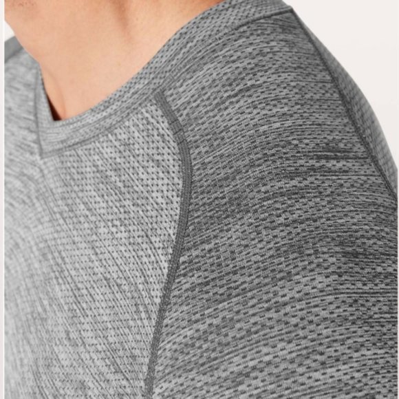 Lululemon Metal Vent Tech Short Sleeve V Slate / White - Picture 4 of 9